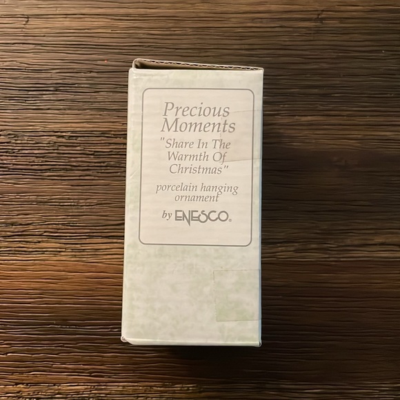 Precious Moments Share in the Warmth of Christmas Porcelain Ornament 1993 - Picture 10 of 14
